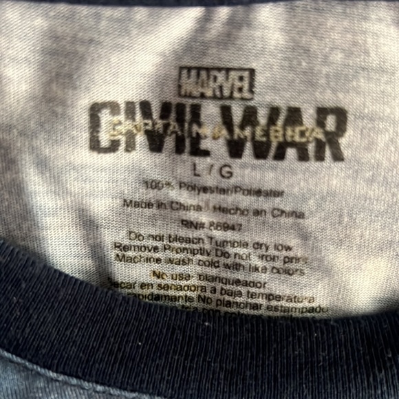 Captain America Civil War size large T-shirt - Picture 3 of 3